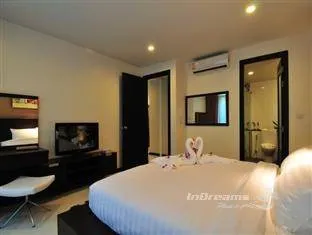 Property image - full photo 2