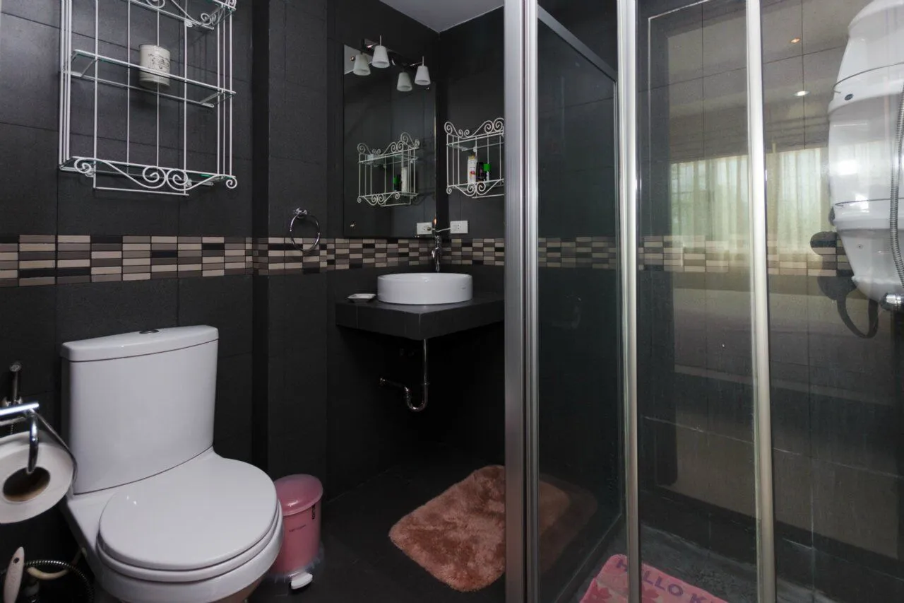 Property image - full photo 11