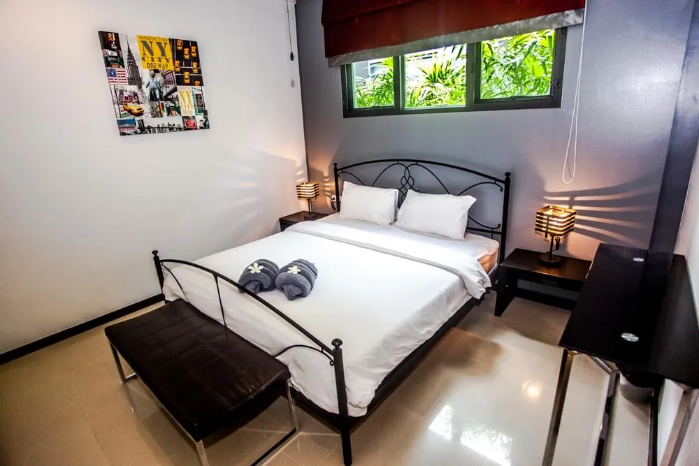 Property image - full photo 12