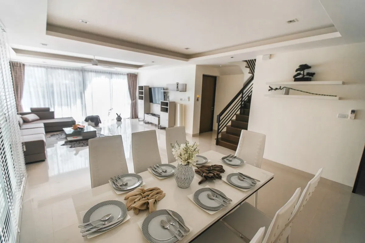 Property image - full photo 3