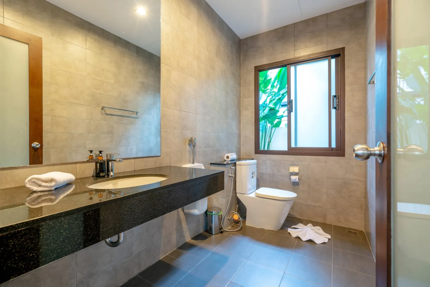 Property image - full photo 10