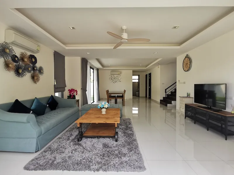 Property image - full photo 2