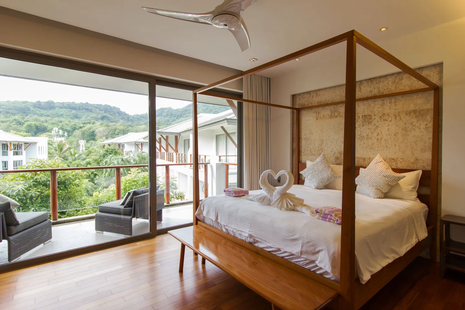 Property image - full photo 2