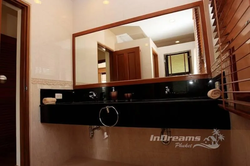 Property image - full photo 11