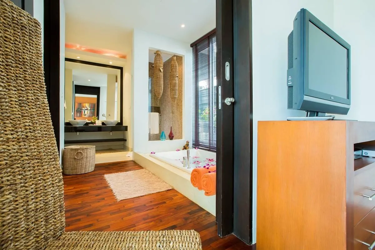 Property image - full photo 13