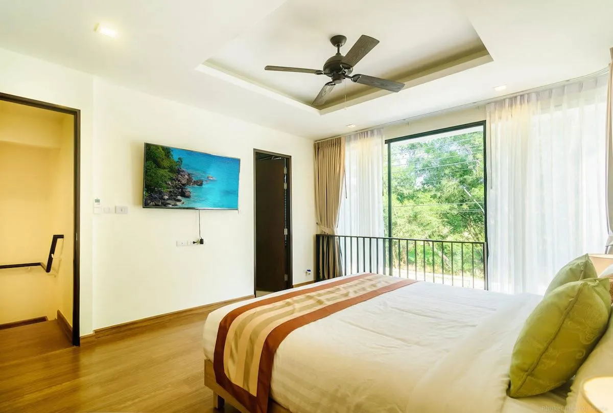 Property image - full photo 14