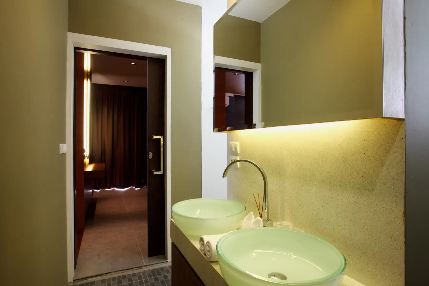 Property image - full photo 2