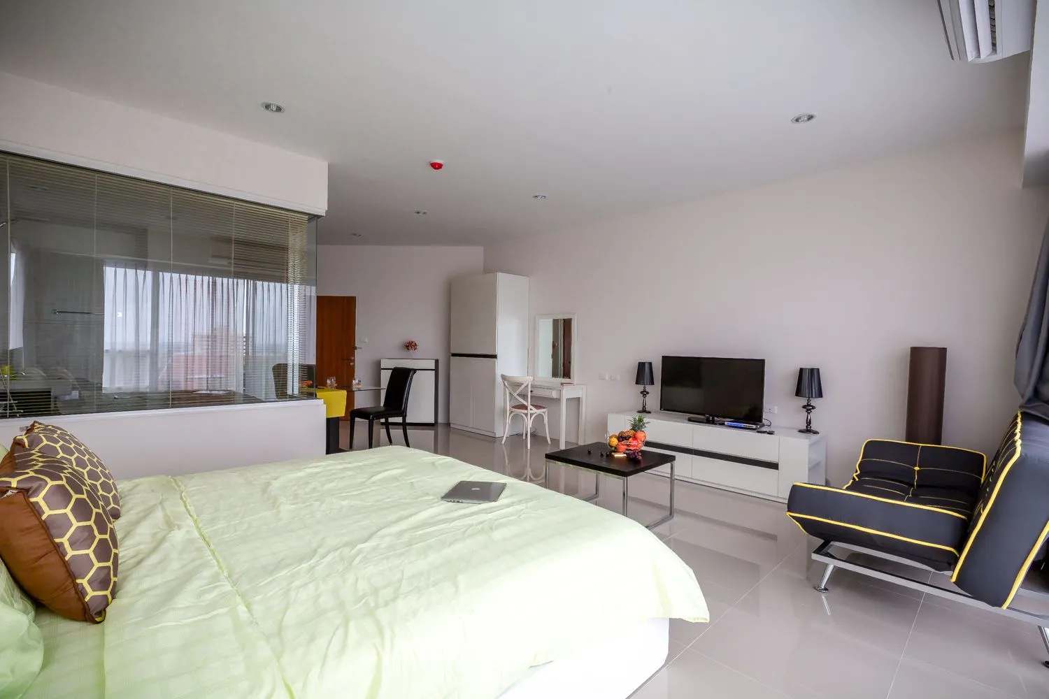 Property image - full photo 4