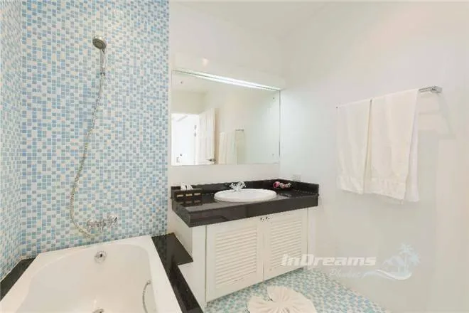 Property image - full photo 10