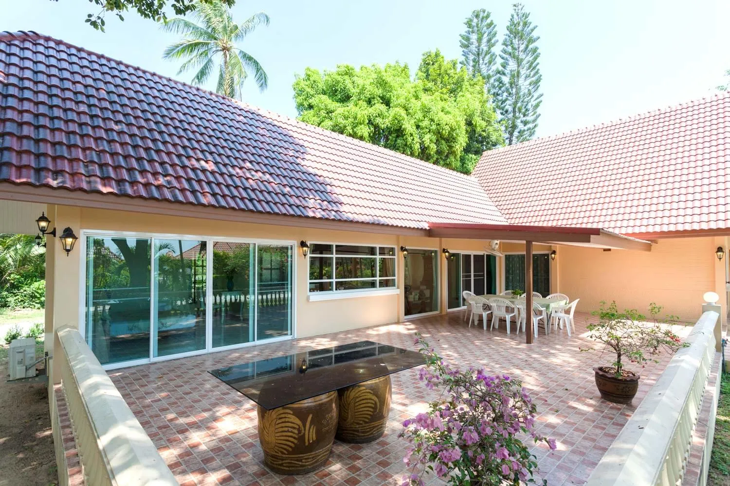 Property image - full photo 2