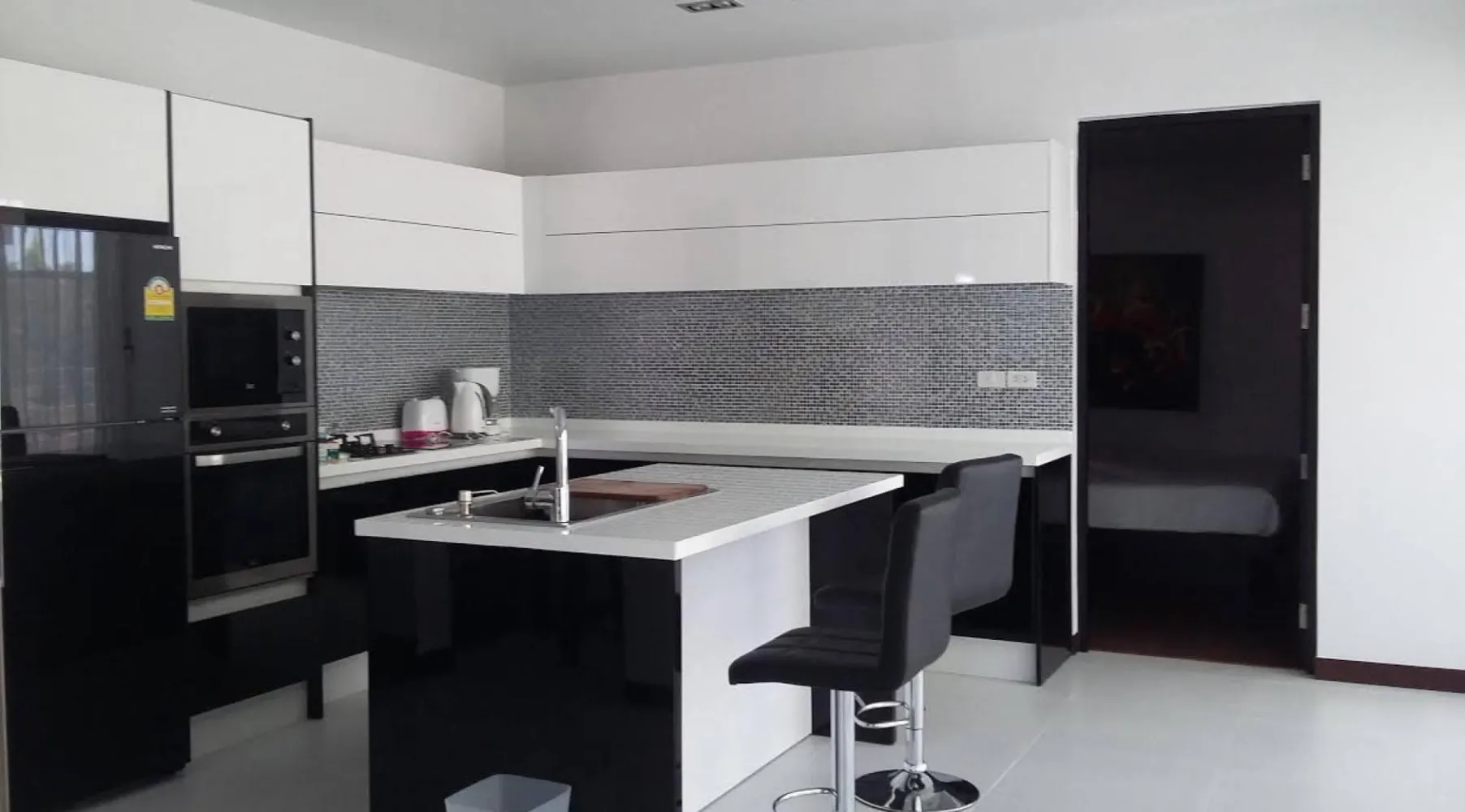 Property image - full photo 5