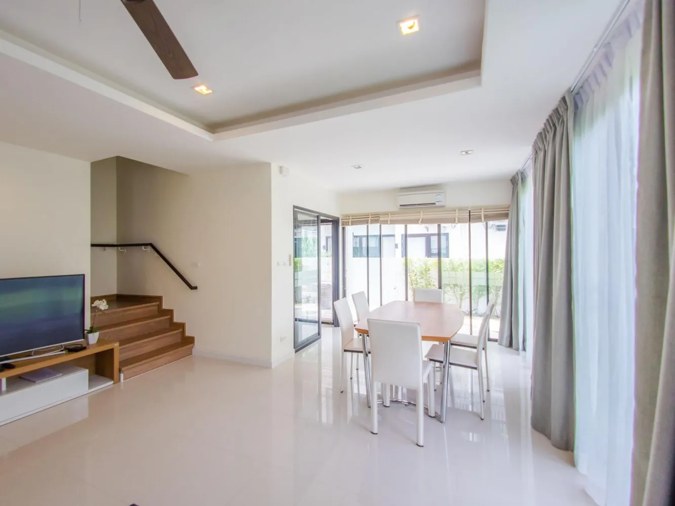 Property image - full photo 8