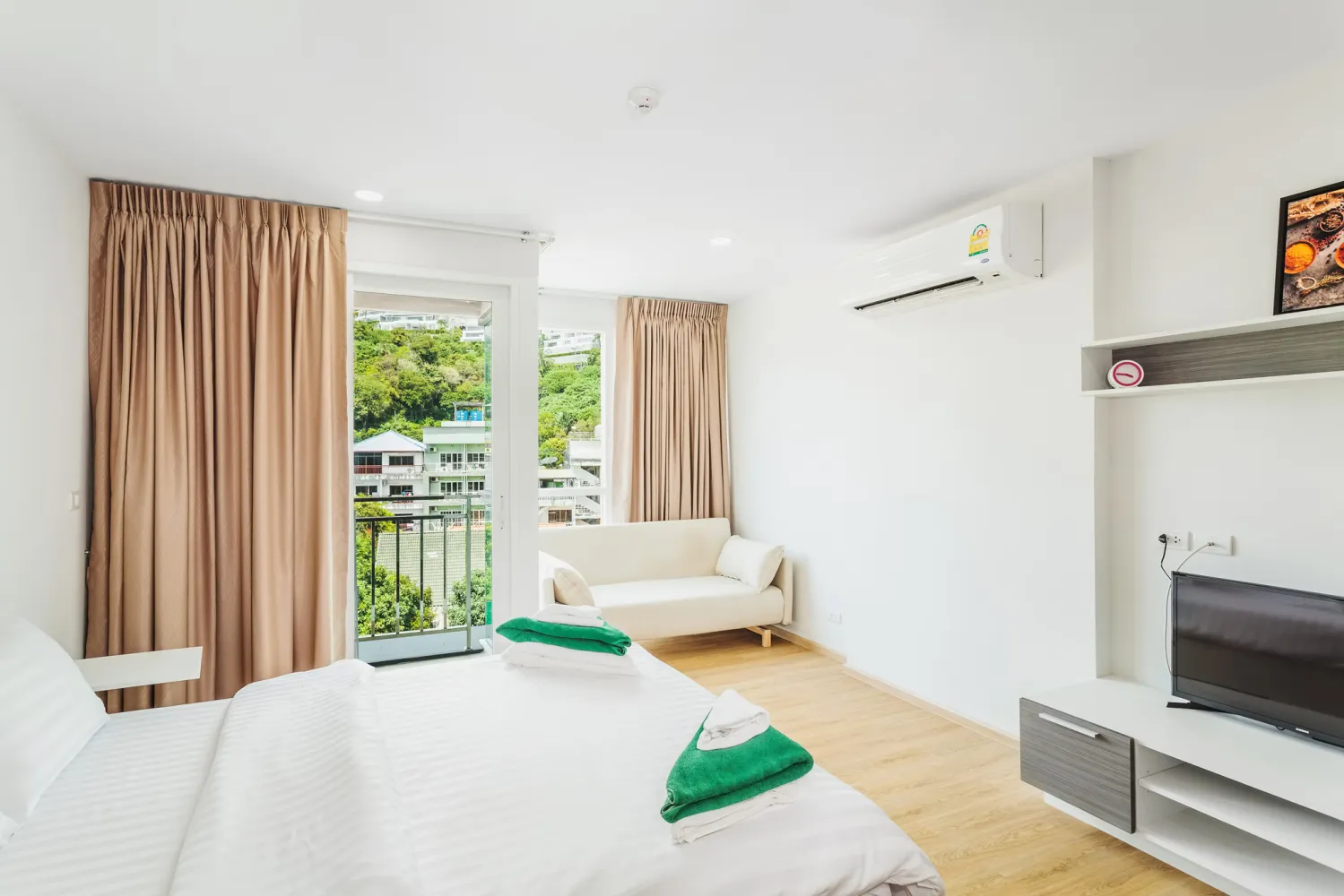 Property image - full photo 3