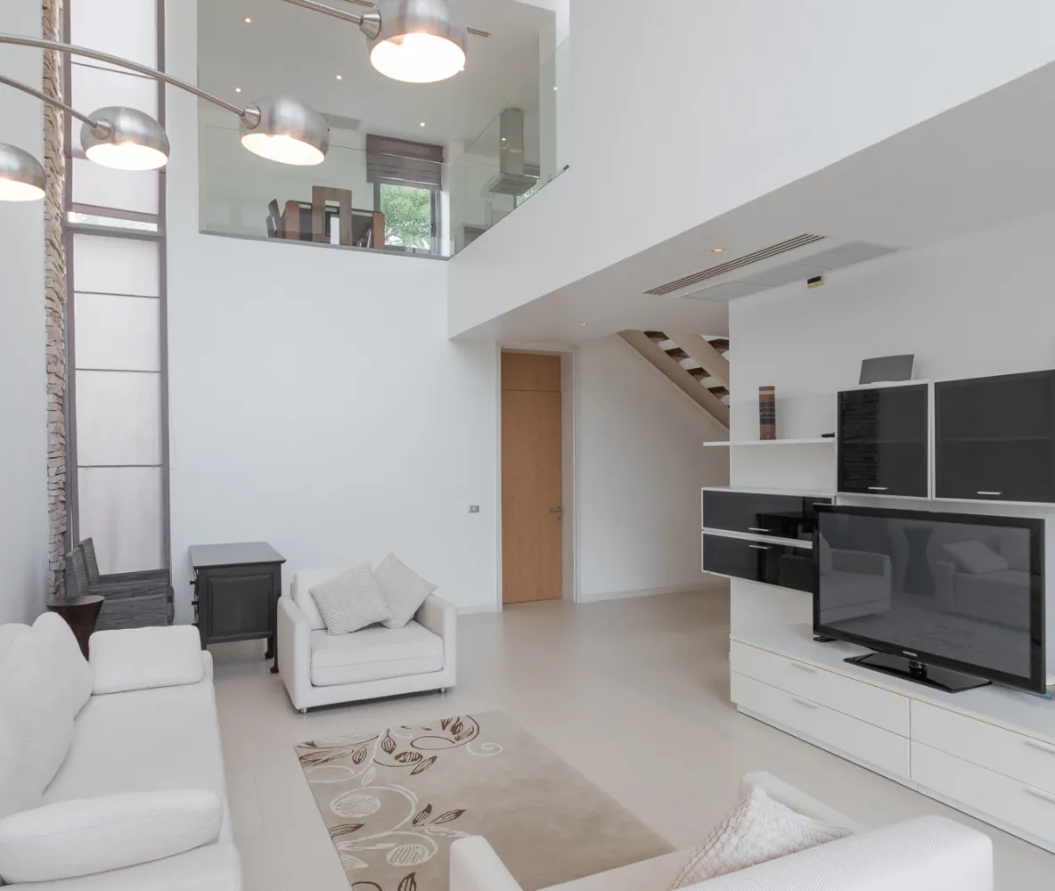 Property image - full photo 3