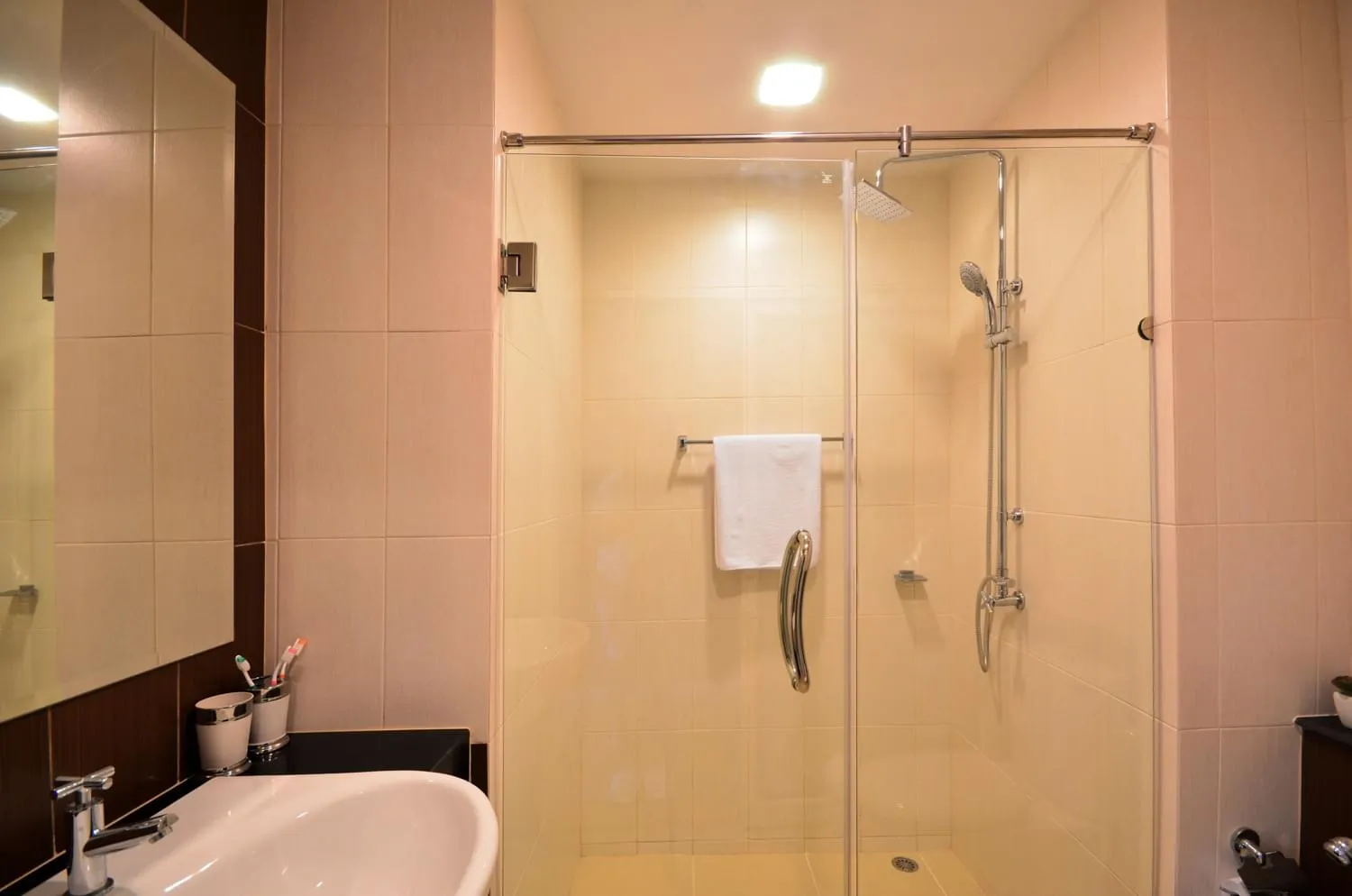 Property image - full photo 4