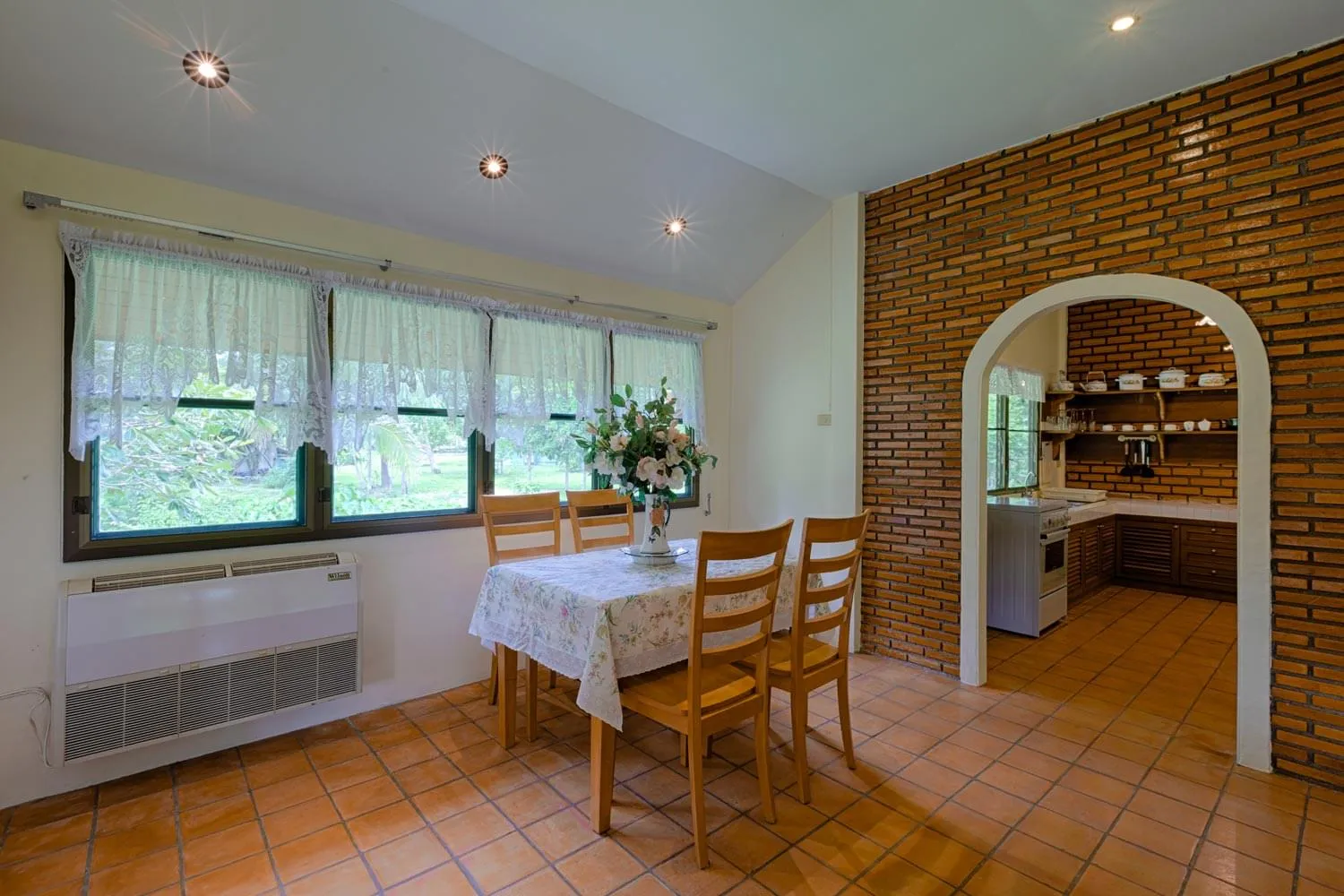 Property image - full photo 2