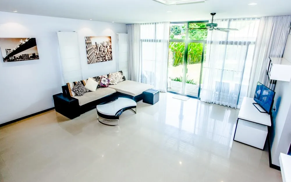Property image - full photo 2