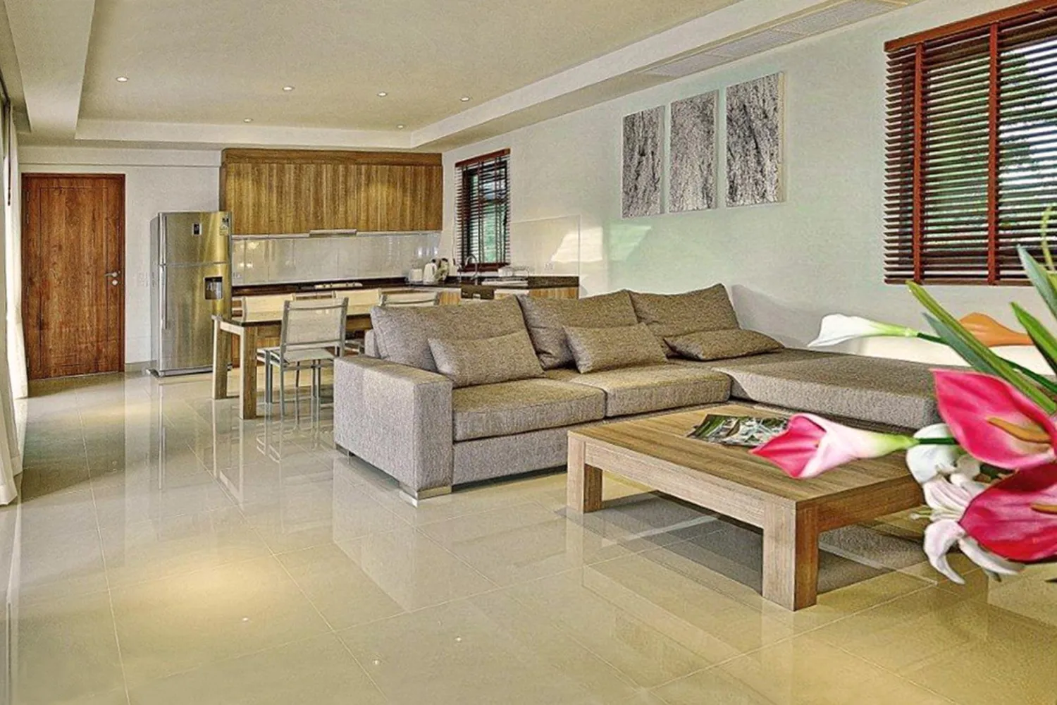 Property image - full photo 3