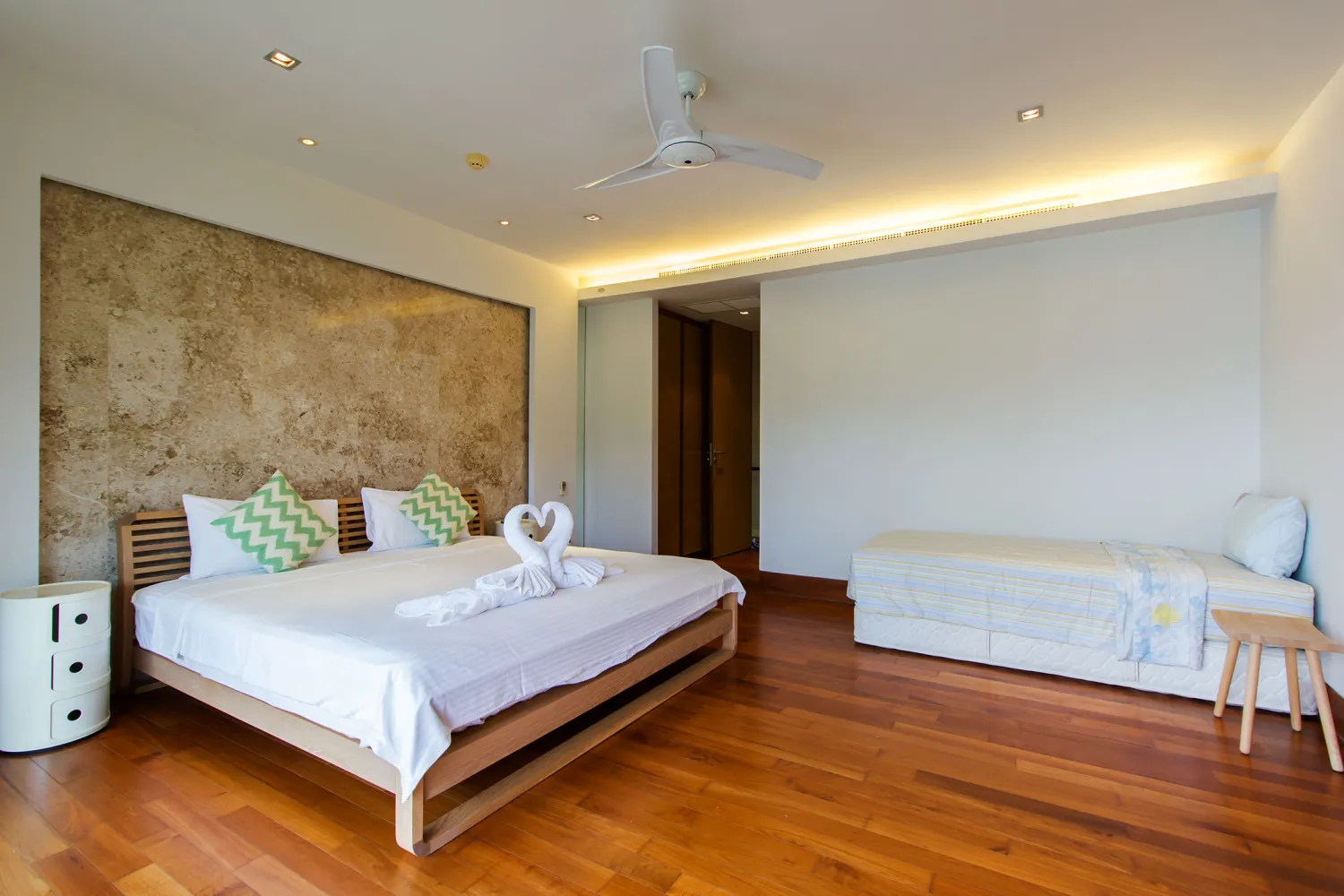 Property image - full photo 21