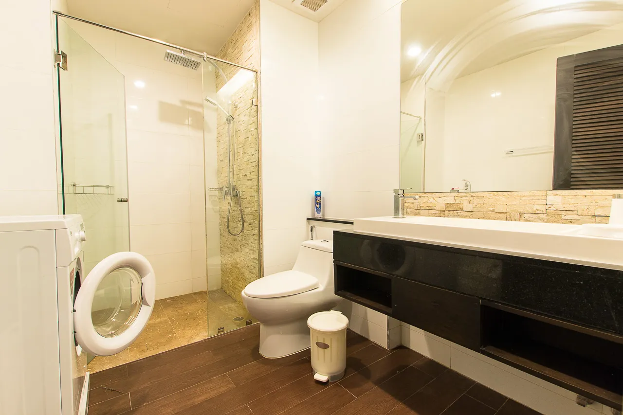 Property image - full photo 12