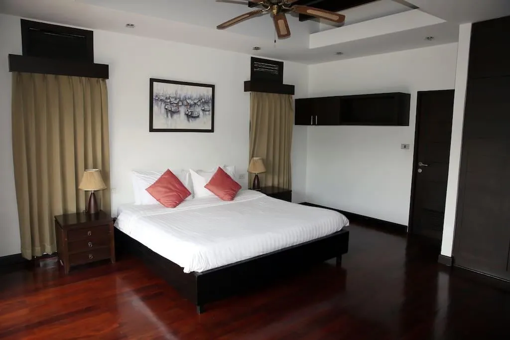 Property image - full photo 6