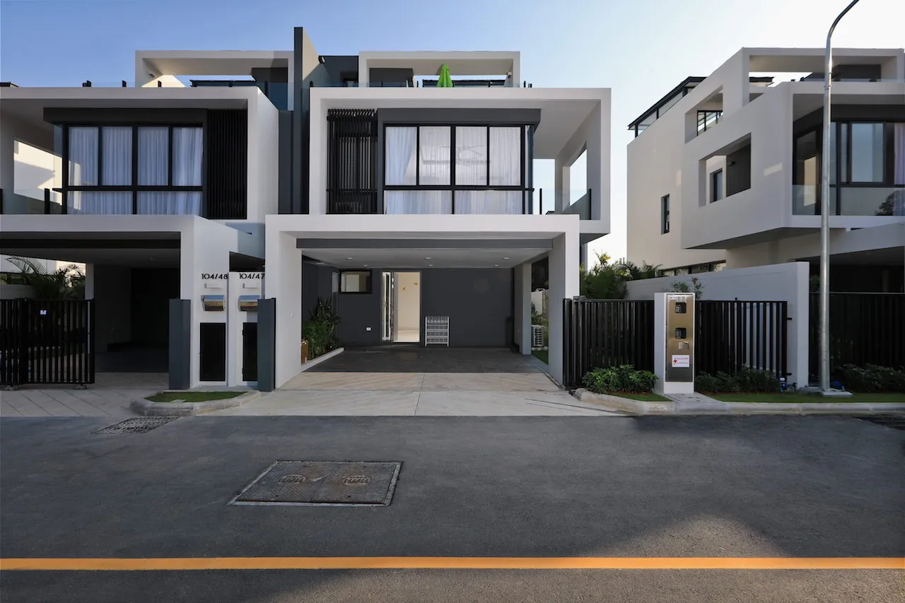 Property image - full photo 2