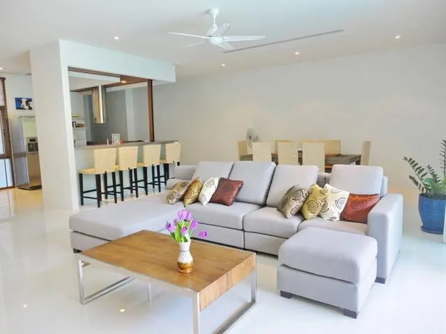 Property image - full photo 2