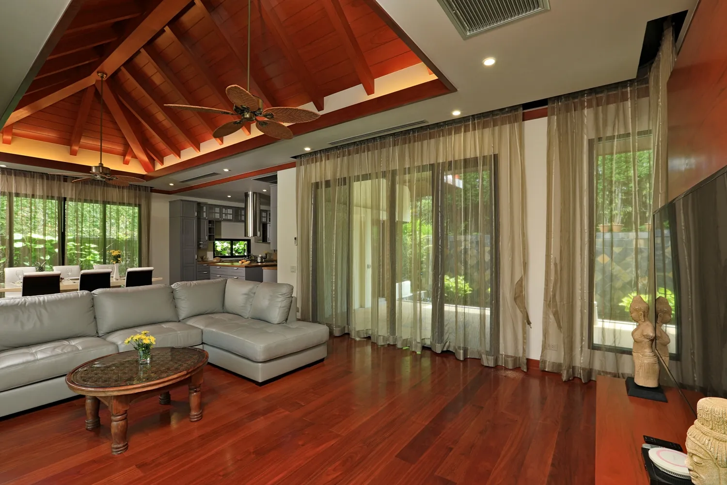 Property image - full photo 10