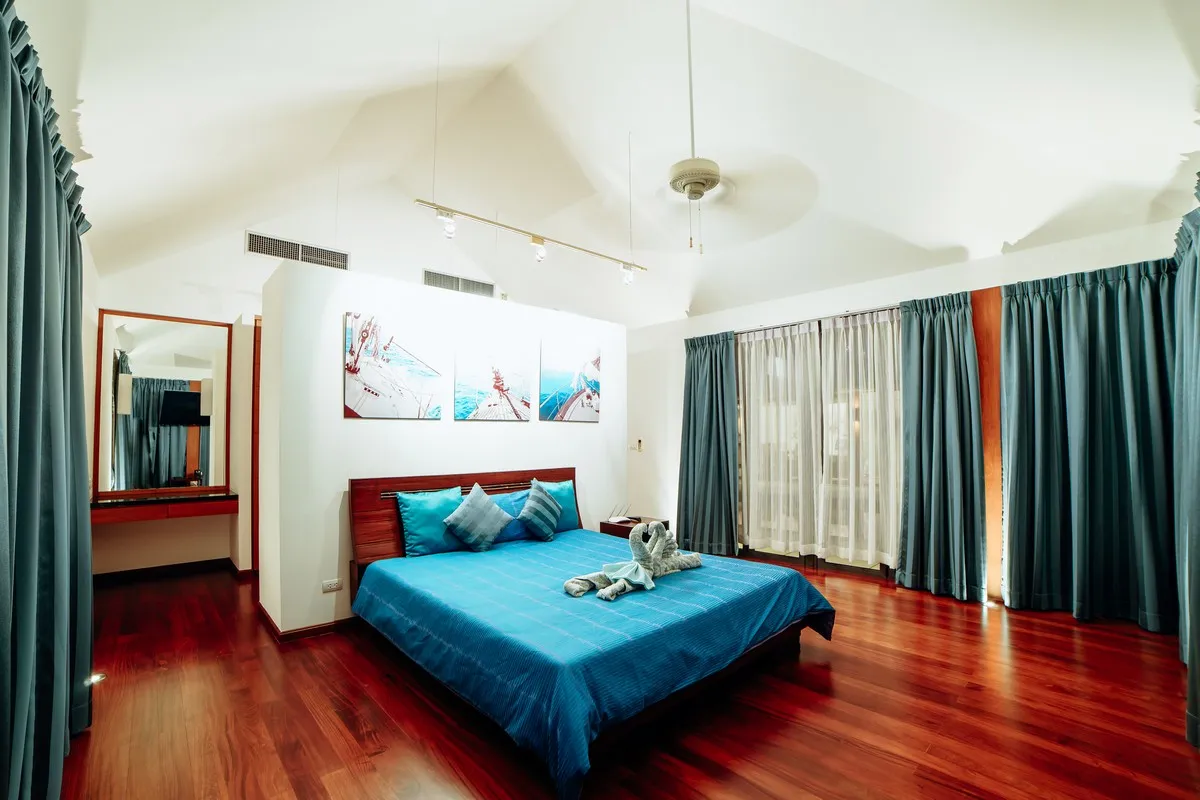 Property image - full photo 12