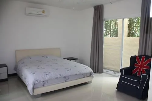 Property image - full photo 10
