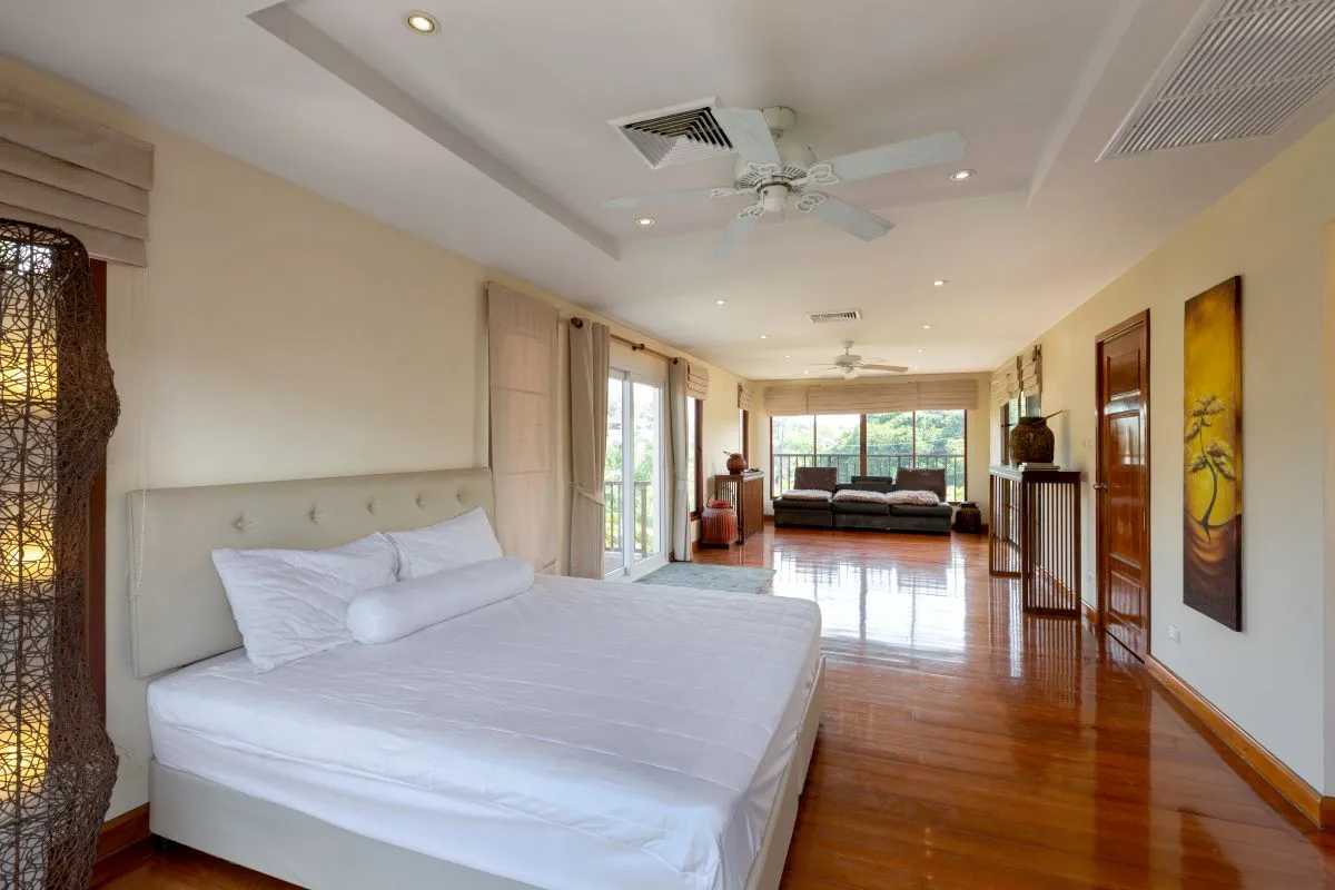 Property image - full photo 10