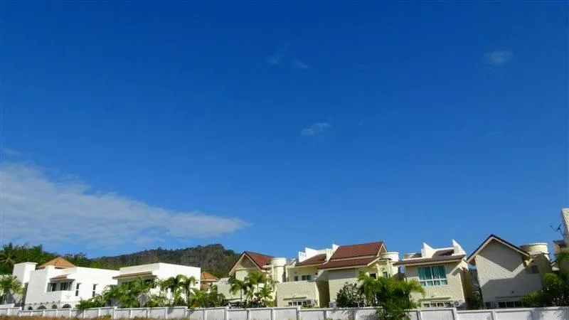 Property image - full photo 12