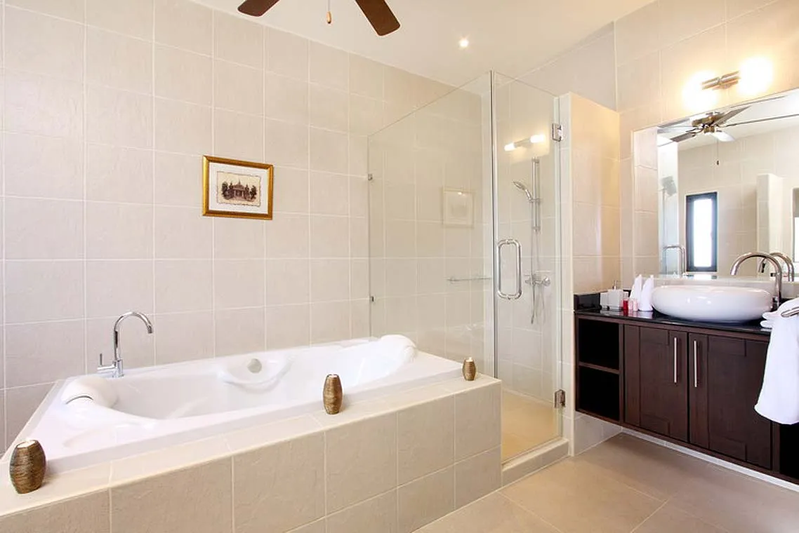 Property image - full photo 4