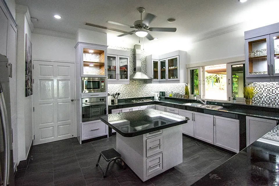 Property image - full photo 11