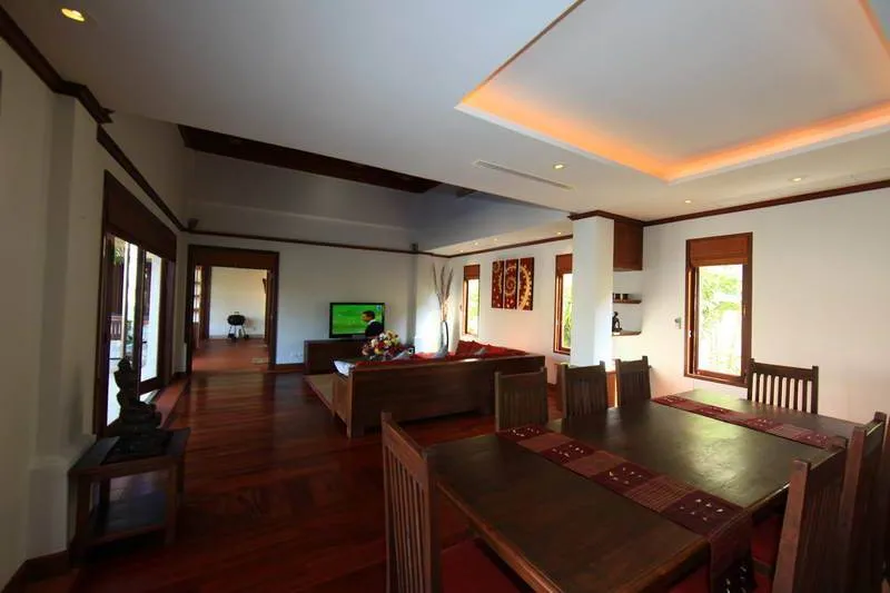 Property image - full photo 2