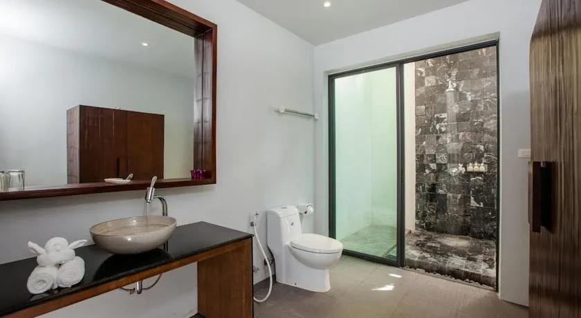 Property image - full photo 44