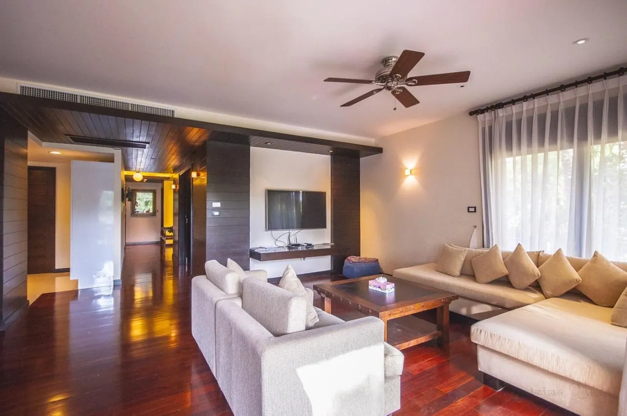 Property image - full photo 4