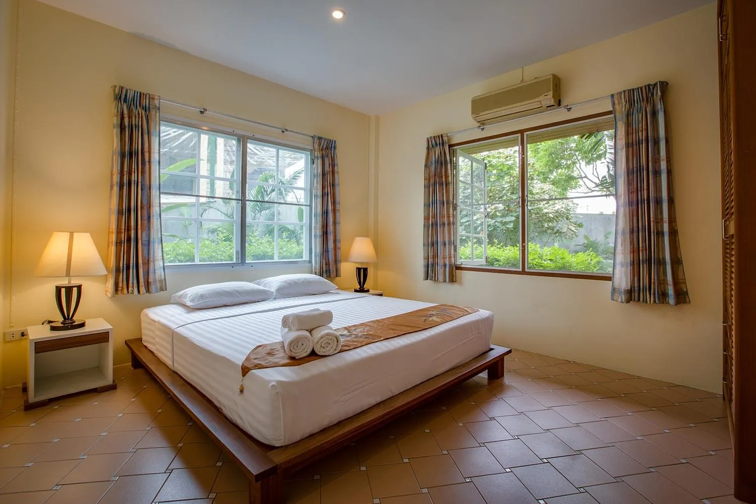Property image - full photo 4