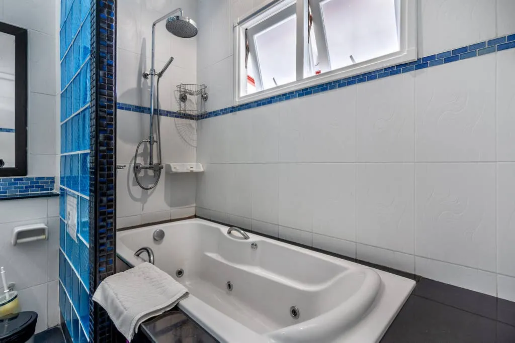 Property image - full photo 17