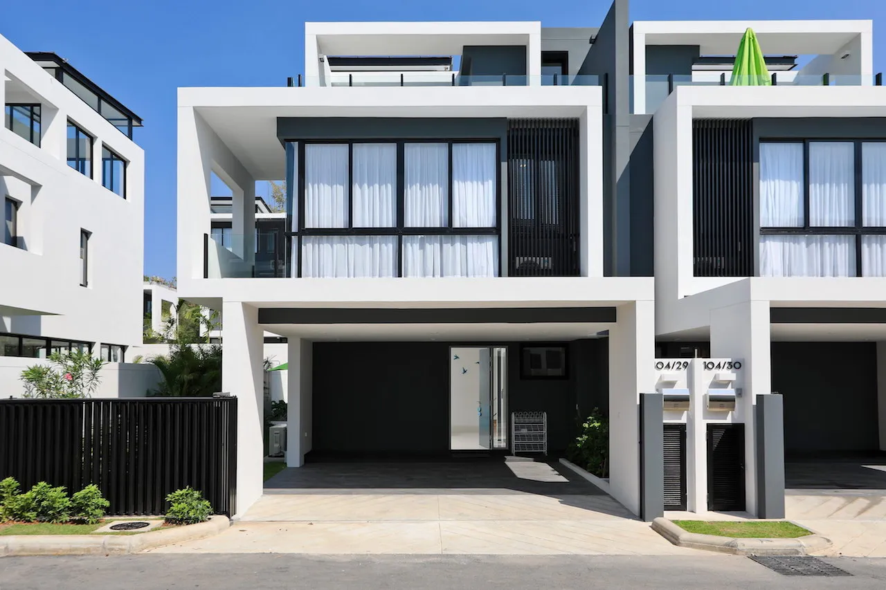 Property image - full photo 3