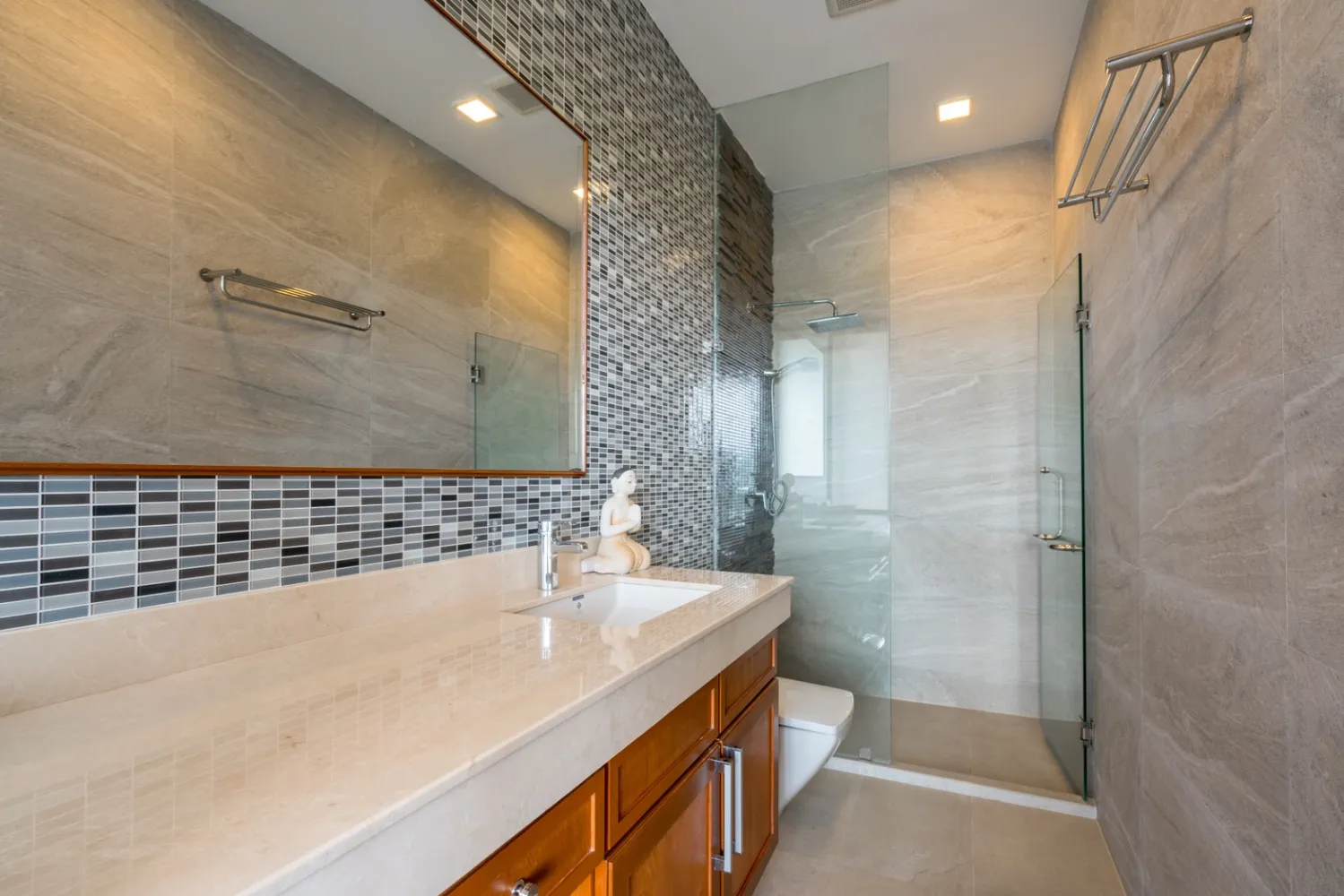 Property image - full photo 10