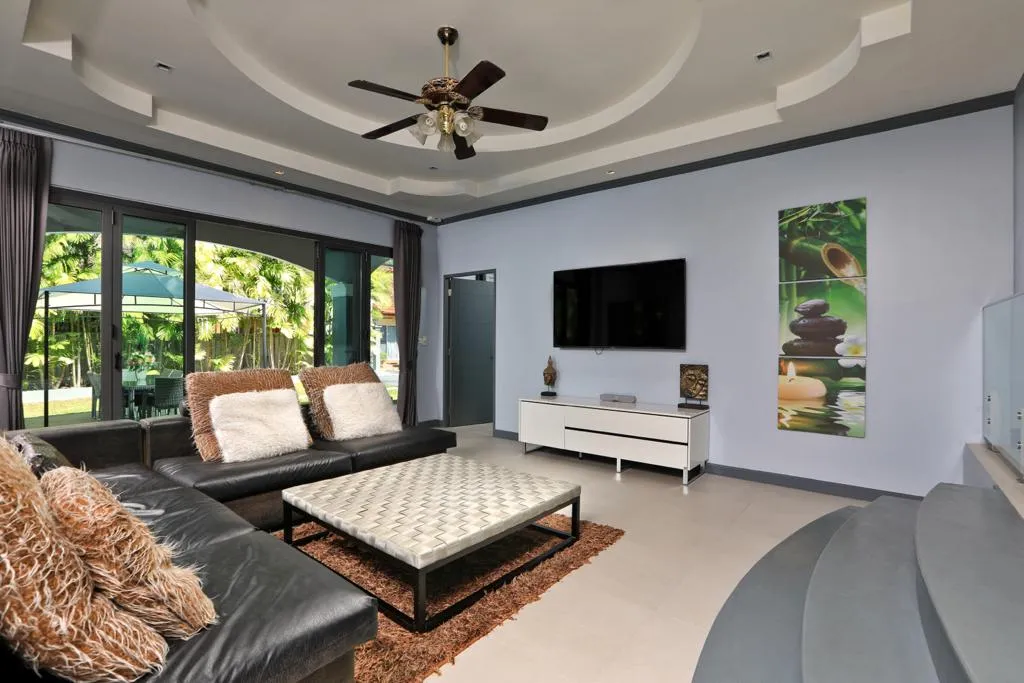 Property image - full photo 4