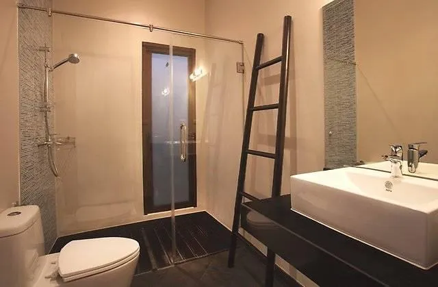 Property image - full photo 2