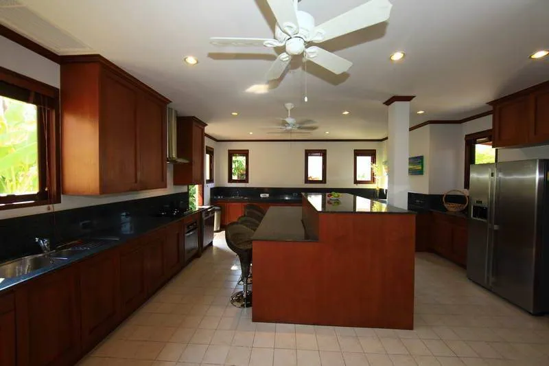 Property image - full photo 4