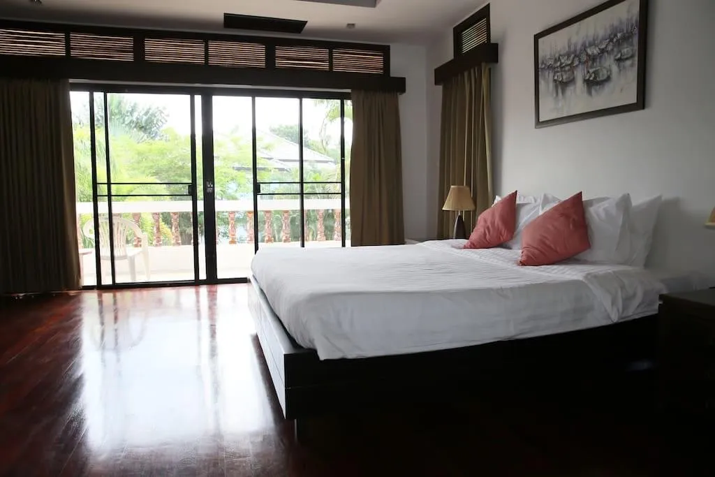 Property image - full photo 9