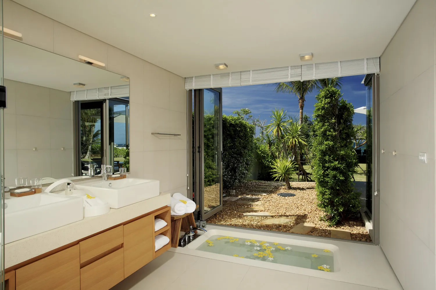 Property image - full photo 10