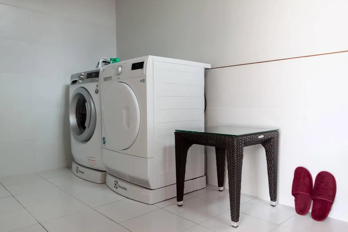 Property image - full photo 2