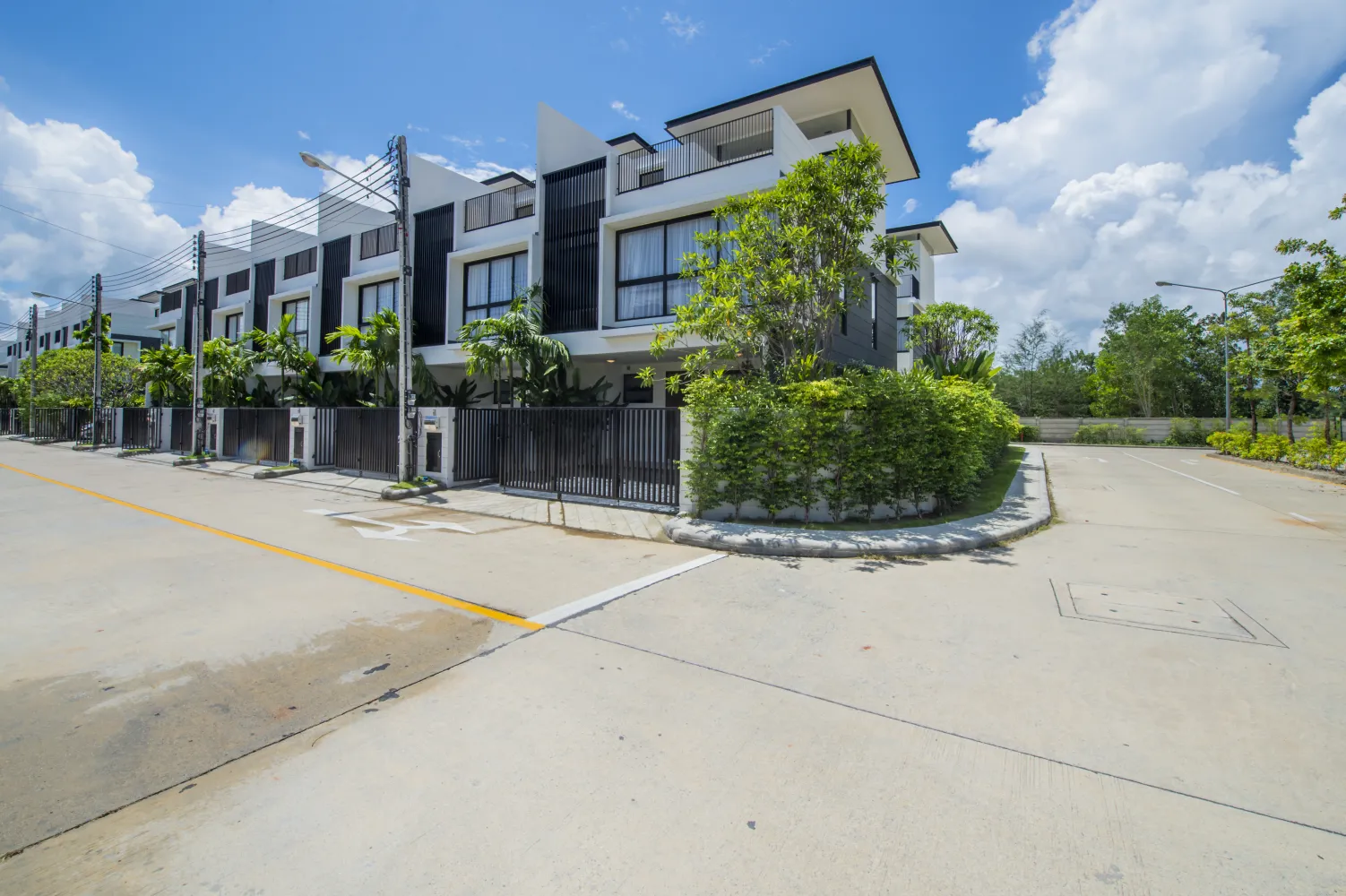 Property image - full photo 35