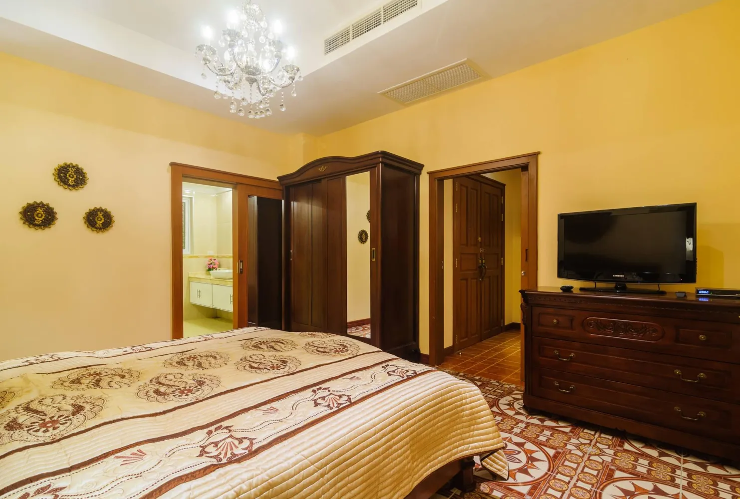 Property image - full photo 11