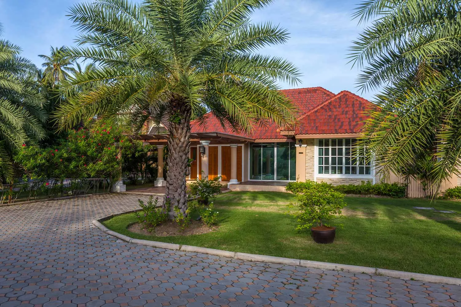 Property image - full photo 1